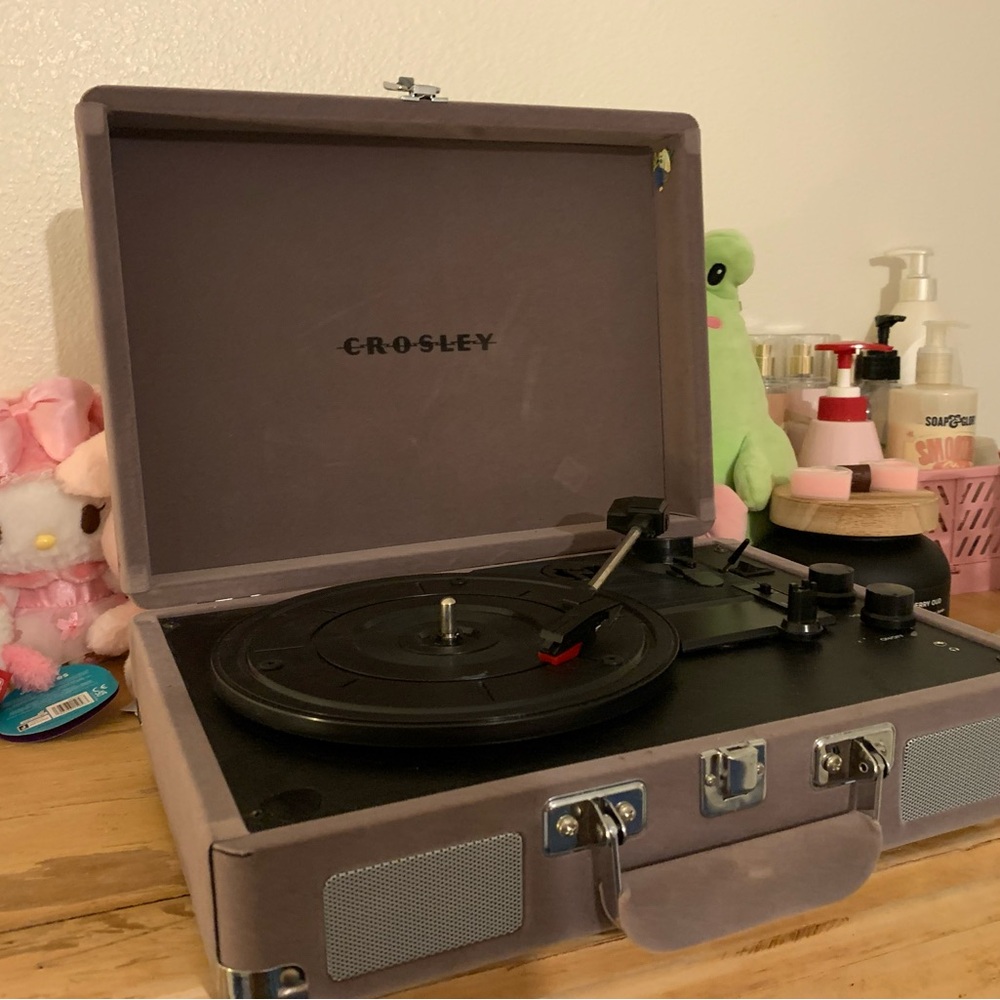 Light purple record player with no connecting cord